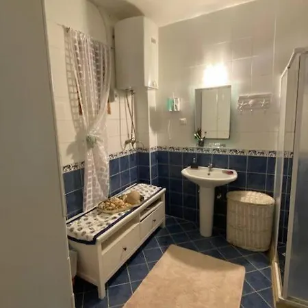 Cheerful Hotel *