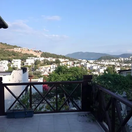 Cheerful Отель *