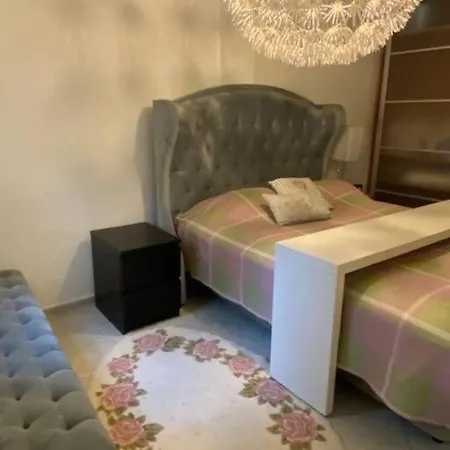 Отель Cheerful *